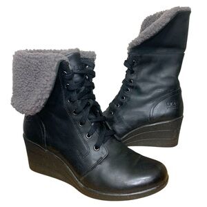 UGG Zea Black Leather Wedge Boots Sz 8 Waterproof Lace up Foldable Wool Collar